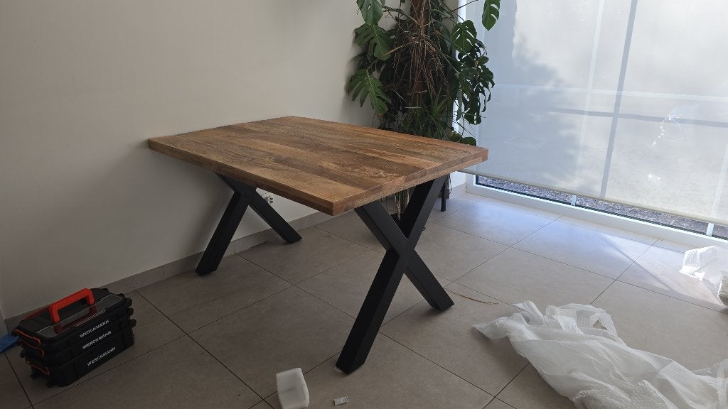 Mango houten eettafel, boekenkast, en 4 eetstoelen, Ophalen, Zo goed als nieuw