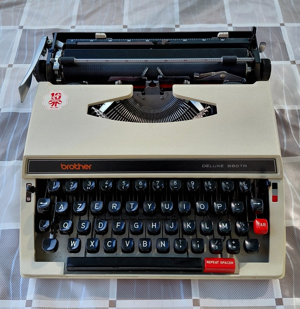Vintage draagbare typmachine Brother Deluxe 660TR, Divers, Machines à écrire, Enlèvement, Utilisé