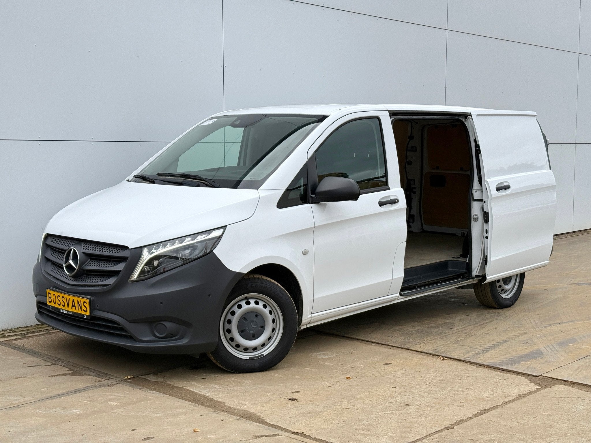 Mercedes Benz Vito 114 1.9 CDI L2H1 Dubbele schuif LED Clima, Auto's, 100 kW, Achterwielaandrijving, Gebruikt, Euro 6