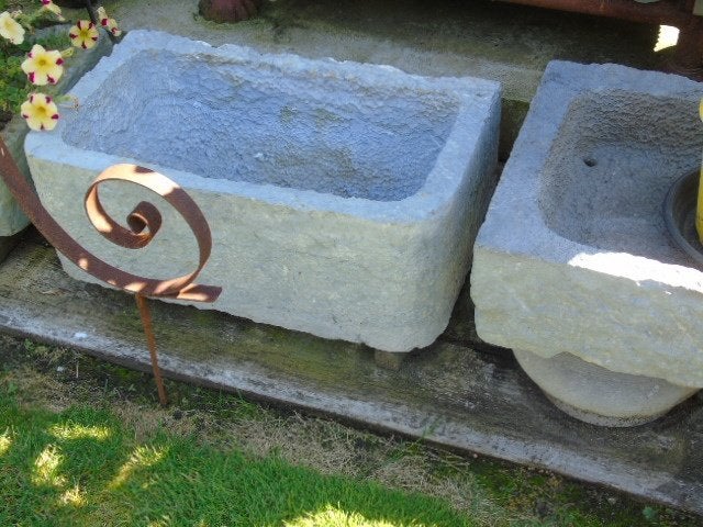 bac ou auge en pierre bleu , jardinière , grand choix !!, Moins de 30 cm, Pierre, Enlèvement, Utilisé