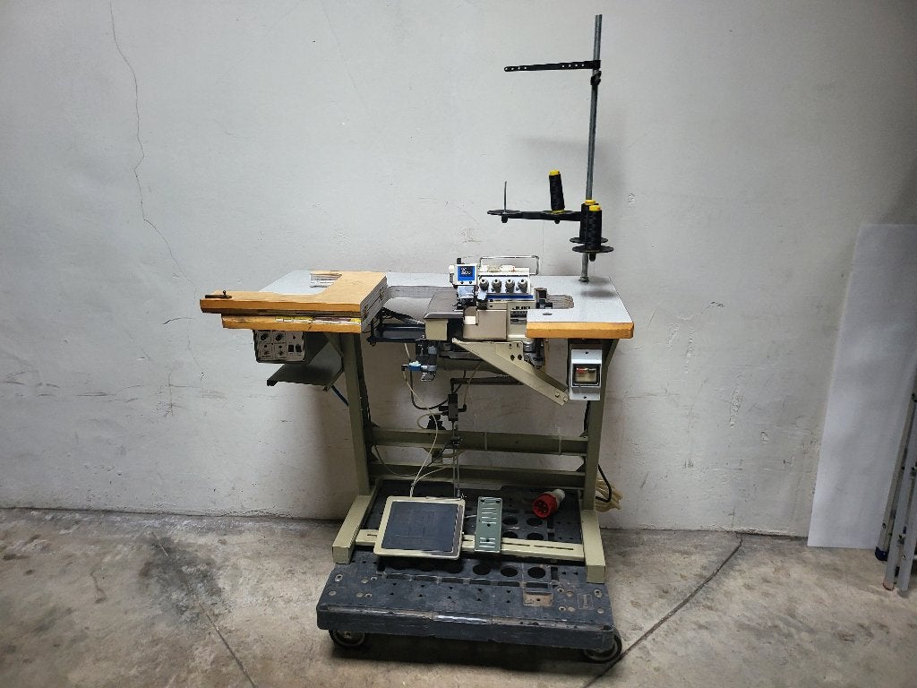 Overlockmachine-JUKI MO-2516 4-draads TO16 naaimachine- 380v, Hobby en Vrije tijd, Overige merken, Gebruikt, Ophalen of Verzenden