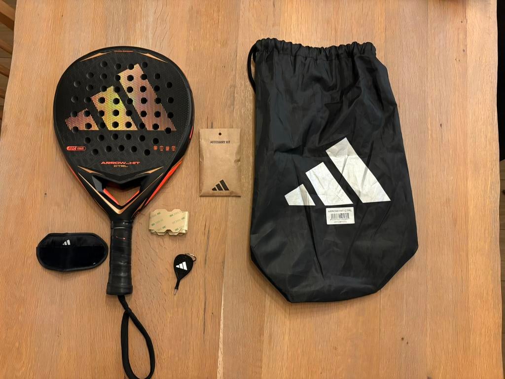 Adidas arrow hit ctrl 2026 + alle accessoires, Sports & Fitness, Padel, Enlèvement ou Envoi, Neuf, Raquette de padel