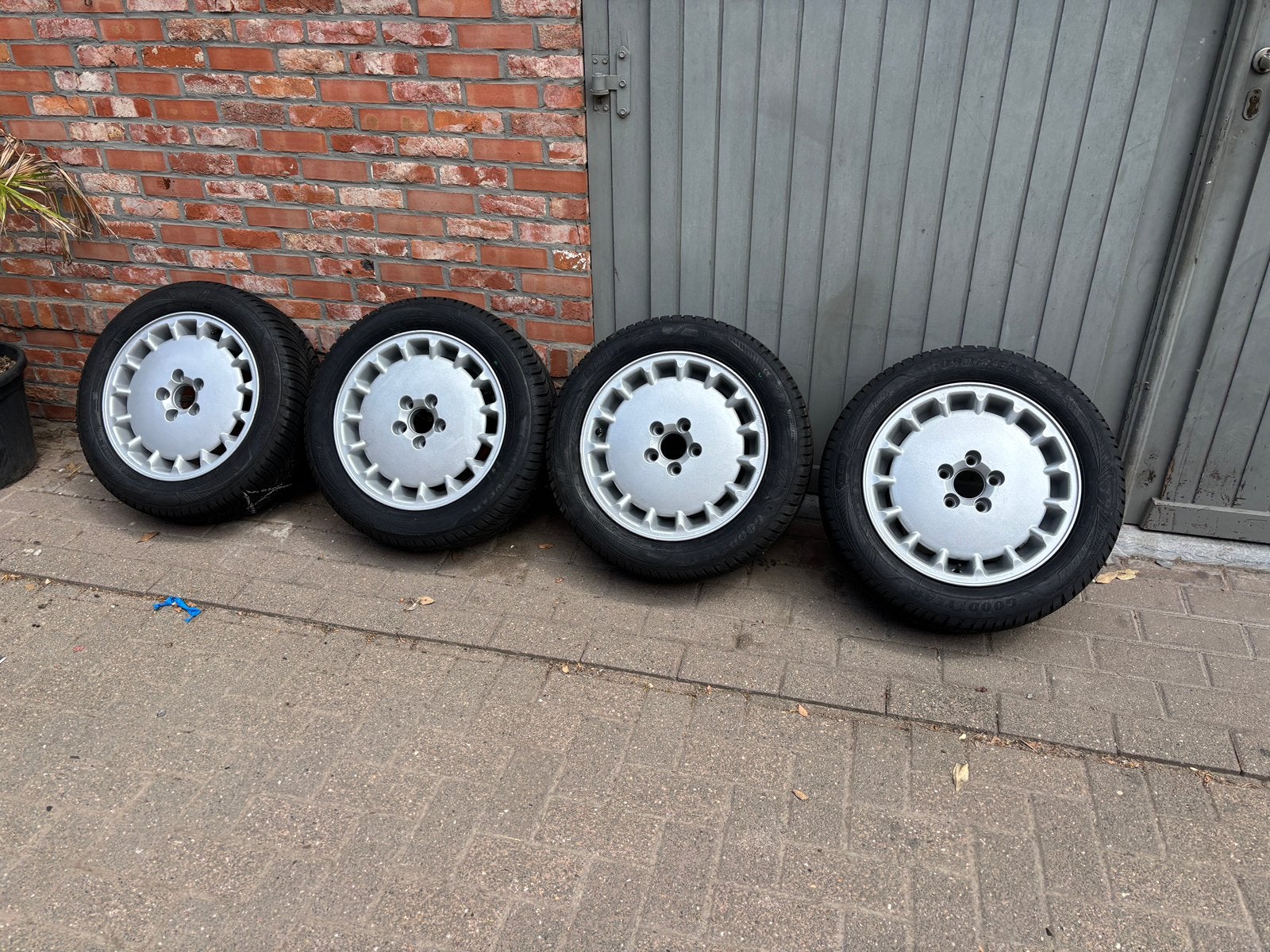Velgen volvo v90 1997 met nieuwe all seasons banden, Auto-onderdelen, Ophalen, 16 inch, 205 mm, All Season