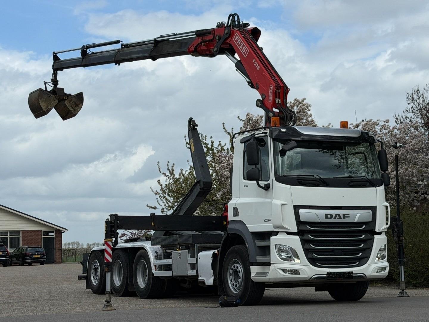 DAF CF530 8x4! TRIPLE!2023! KRAAN/HAAK!EURO6! TOP! DK1202, Automaat, Wit, ABS, Bedrijf
