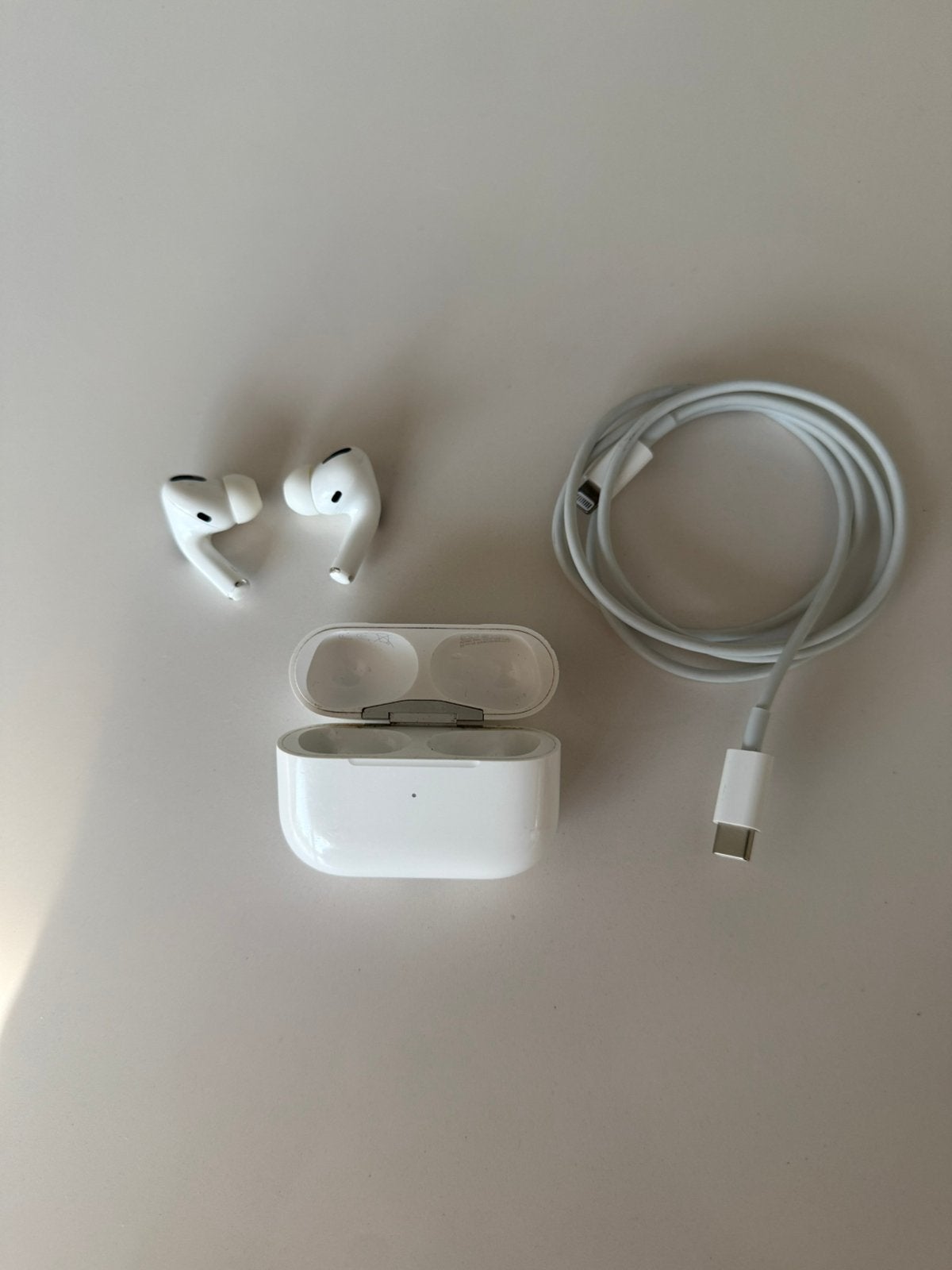 Airpods pro 1, Télécoms, Téléphonie mobile | Écouteurs, Utilisé, Intra-auriculaires (In-Ear), Apple, Blanc, Réduction active du bruit