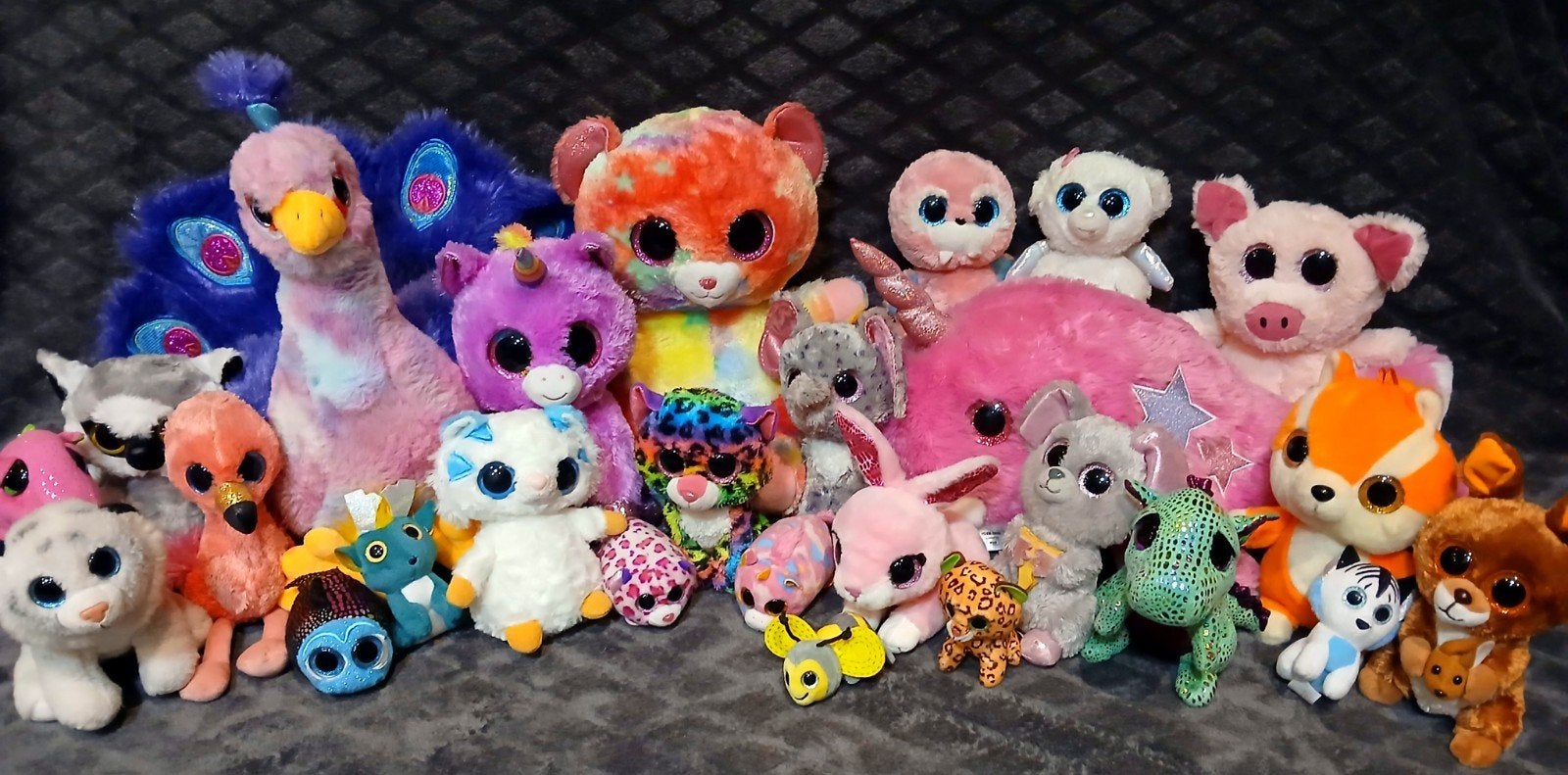 Description

 Grande collection de peluches TY Beanie Boos, Ophalen