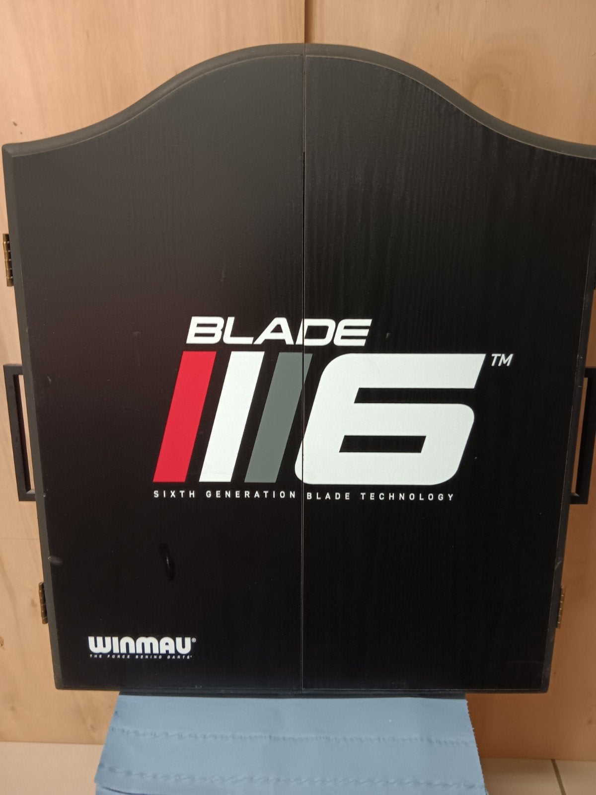 Jeu de fléchettes Winmau Blade 6 avec armoire., Enlèvement, Cible de fléchettes