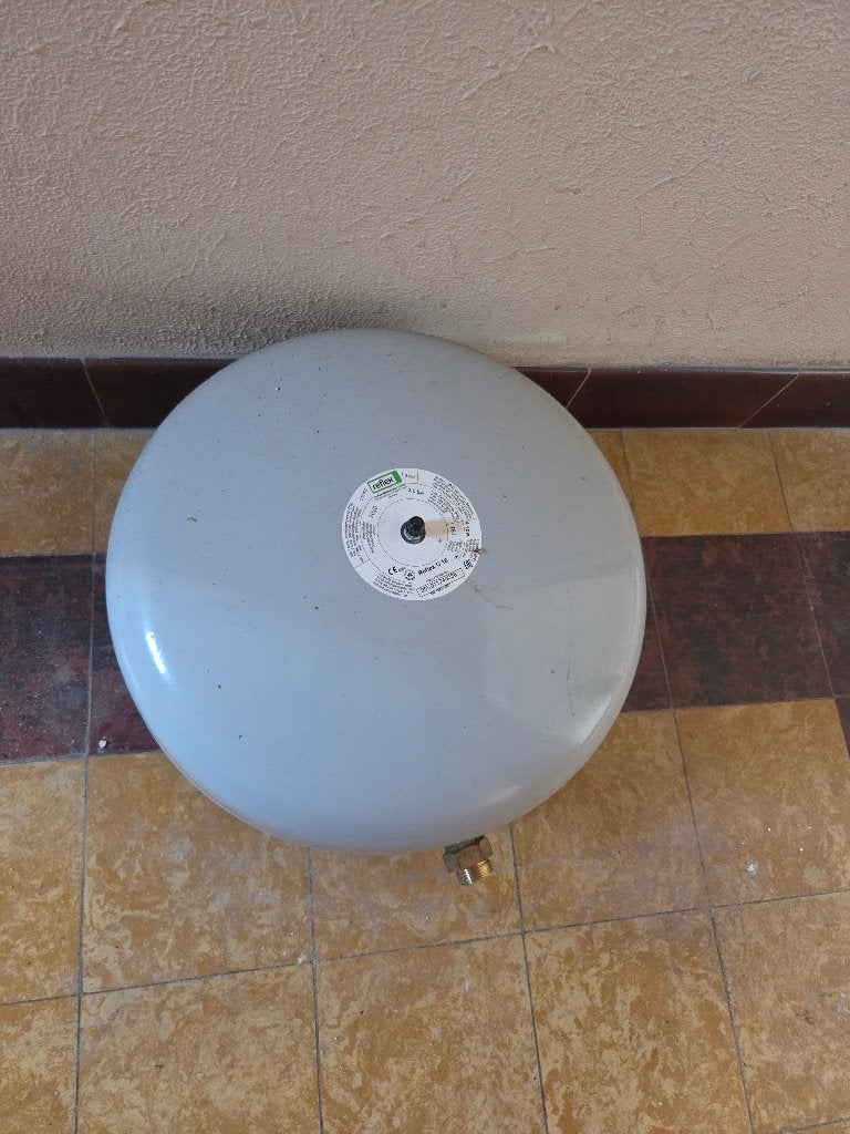 Expansievat, Bricolage & Construction, Chauffe-eau & Boilers, Comme neuf, Élément, Moins de 20 litres, 6 à 10 ans