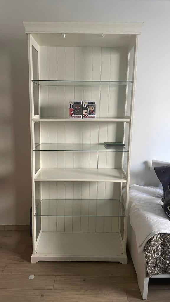 Witte kast, Enlèvement