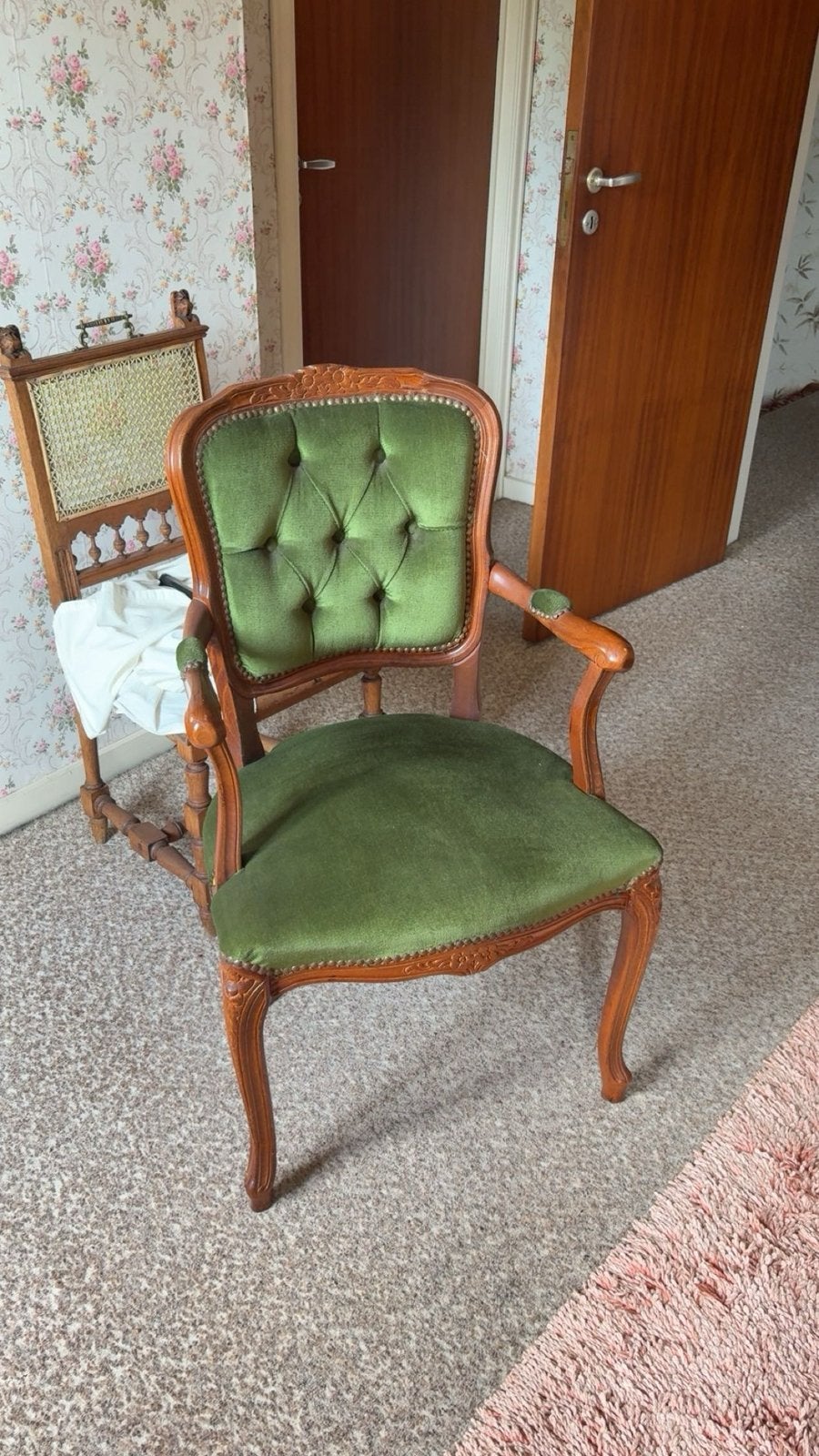 Klassieke houten fauteuil in Louis XV-stijl, Enlèvement