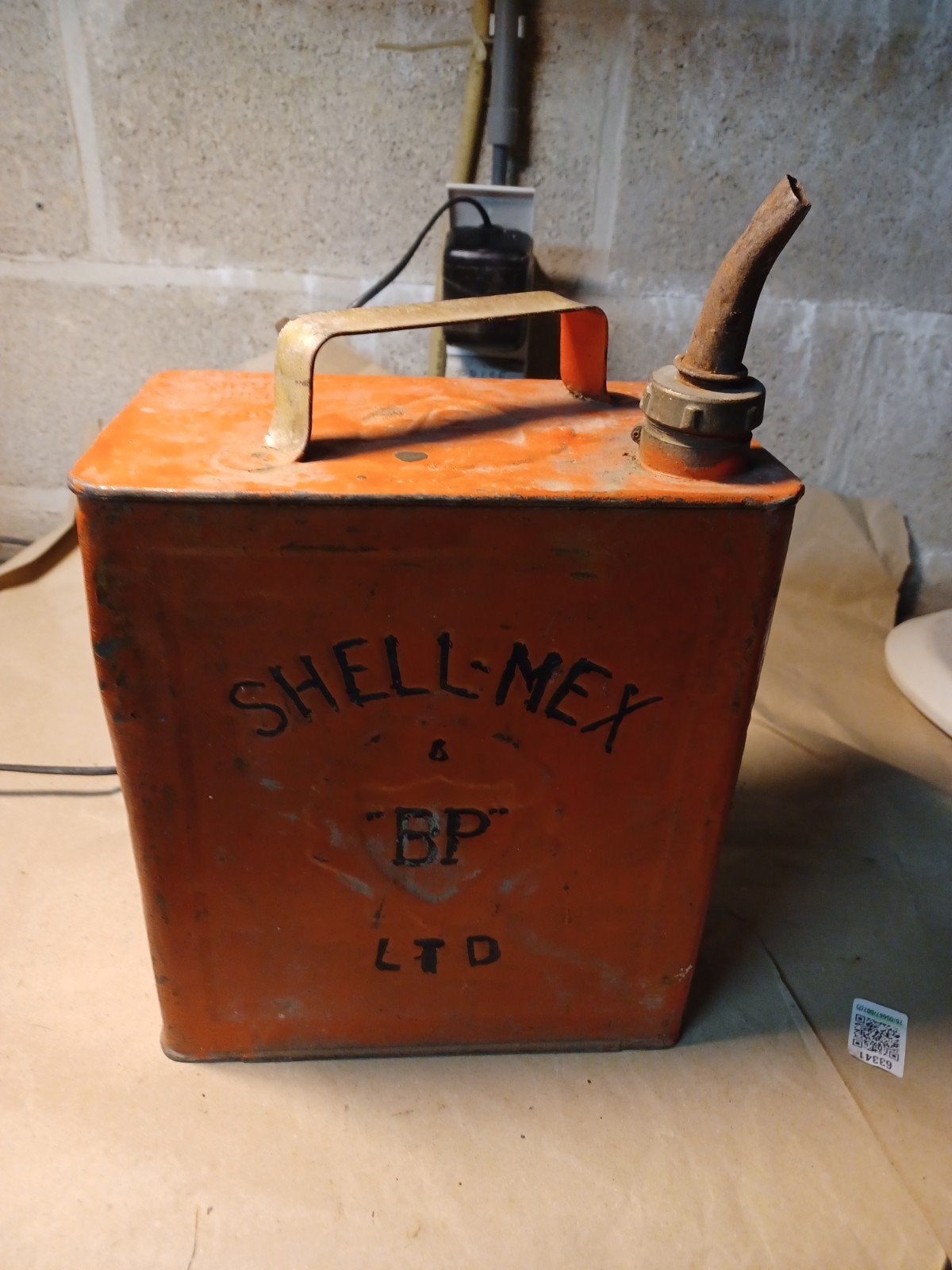 bidon 2 gallons Shell
probablement avant guerre
pas troué
lo, Enlèvement ou Envoi, Utilisé, Autre, Autres marques