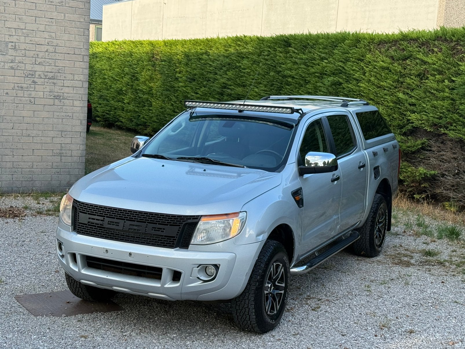FORD RANGER 2.2TCDI LIMITED, Stof, Vierwielaandrijving, https://public.car-pass.be/vhr/4f726501-ddd3-4e2e-867b-27f53f7974a9, SUV of Terreinwagen