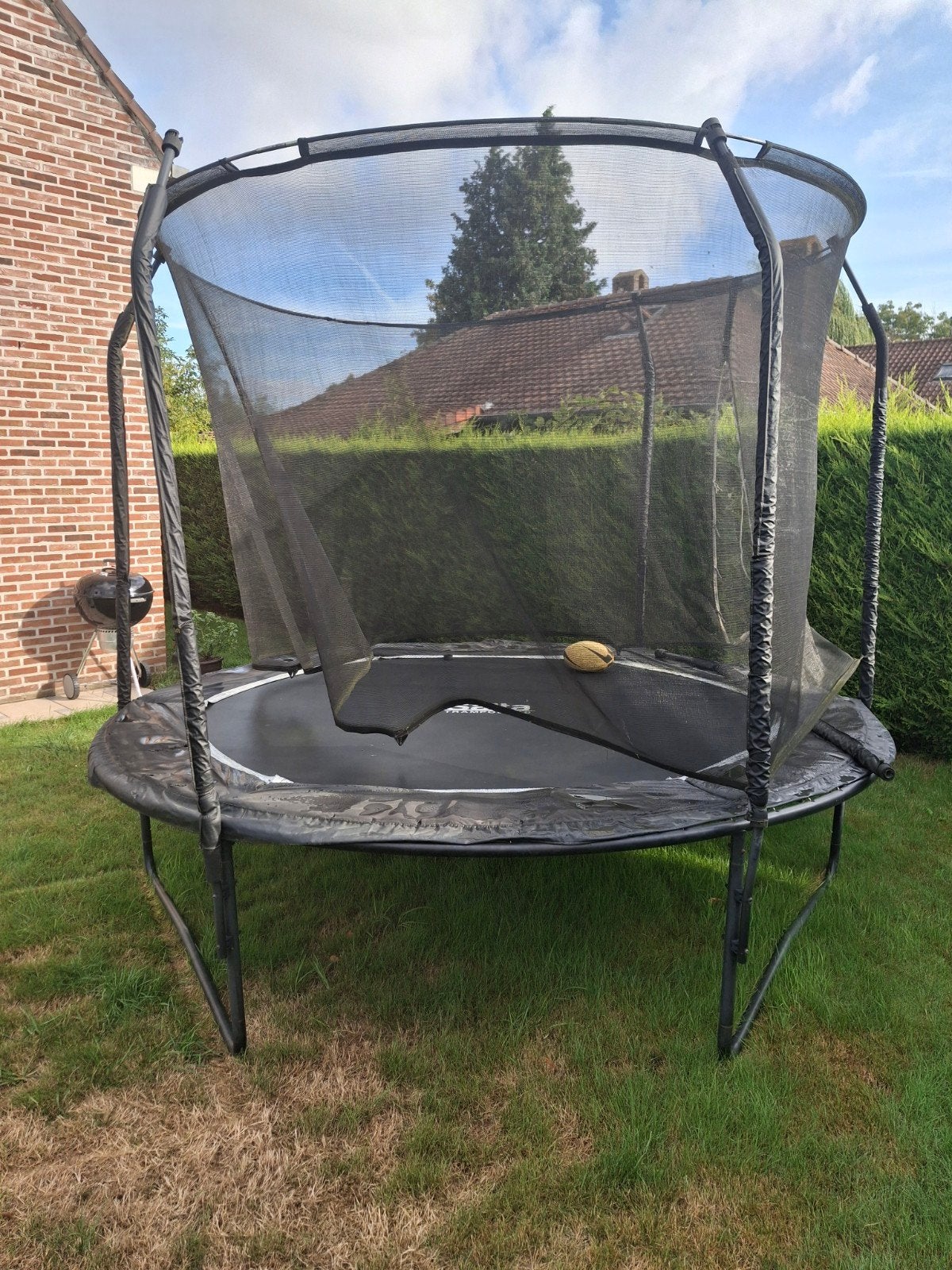 Trampoline à réparer à donner, Ophalen