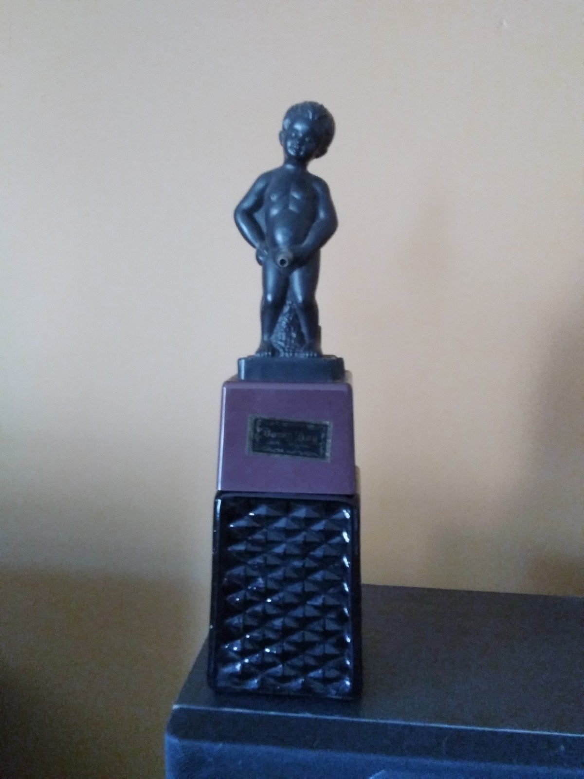 karaf "manneke pis", Ophalen, Glas