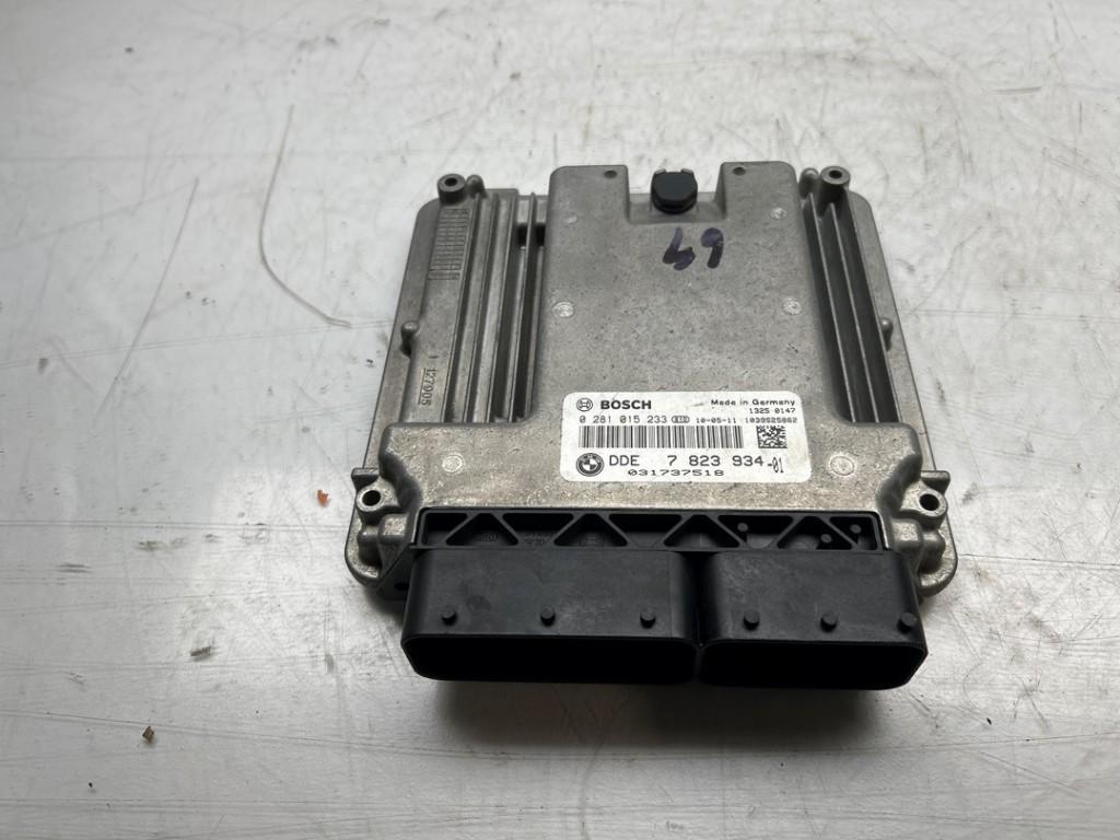 CALCULATEUR MOTEUR ECU Mini Clubman (R55) (01-2007/06-2014), Robert Bosch AG, Robert-Bosch-Allee 1
74232  Abstatt, DE, Engineering@bosch.com