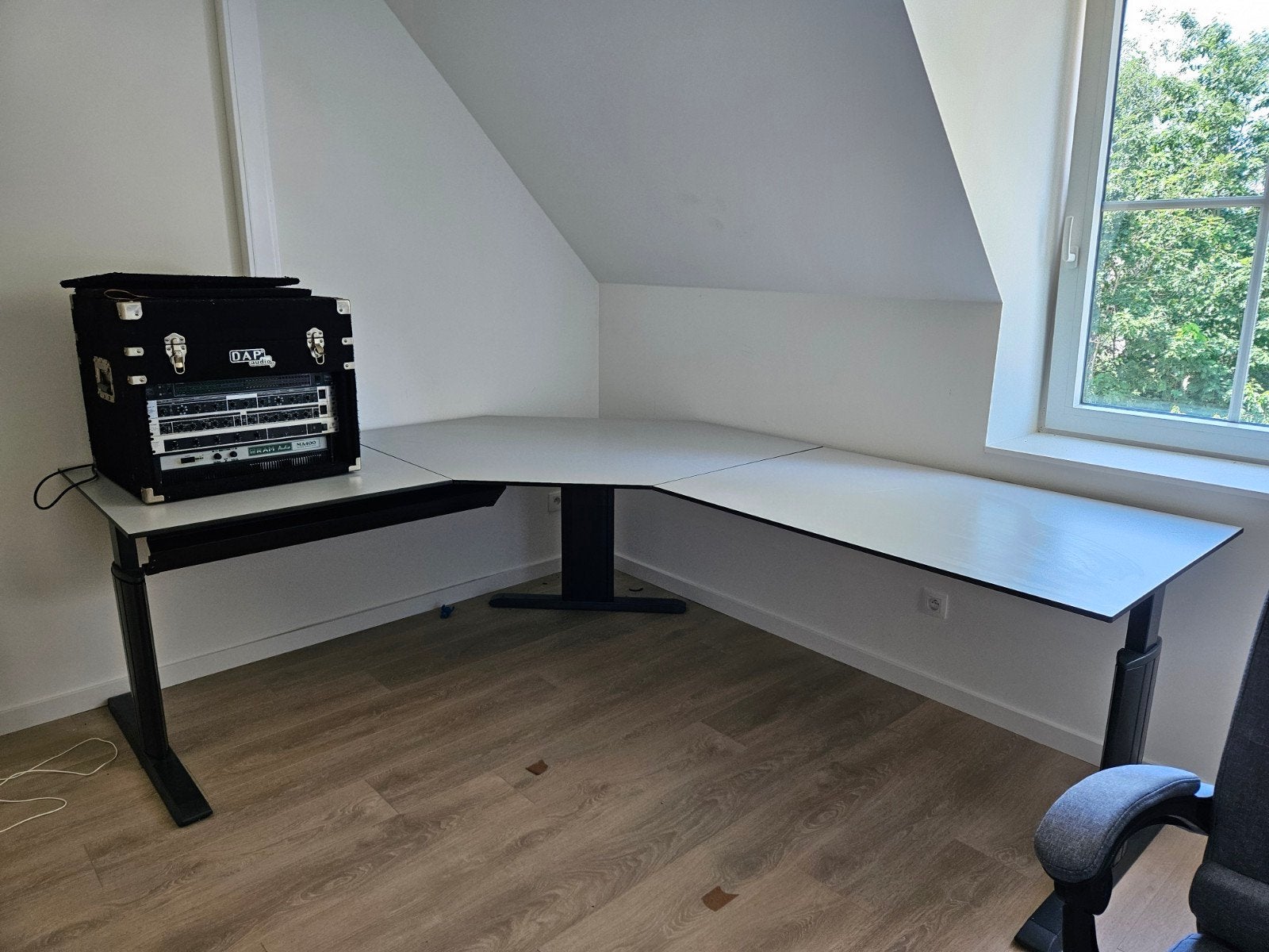 Ijzeren hoekbureau (gratis), Huis en Inrichting, Bureaus, Hoekbureau, Ophalen