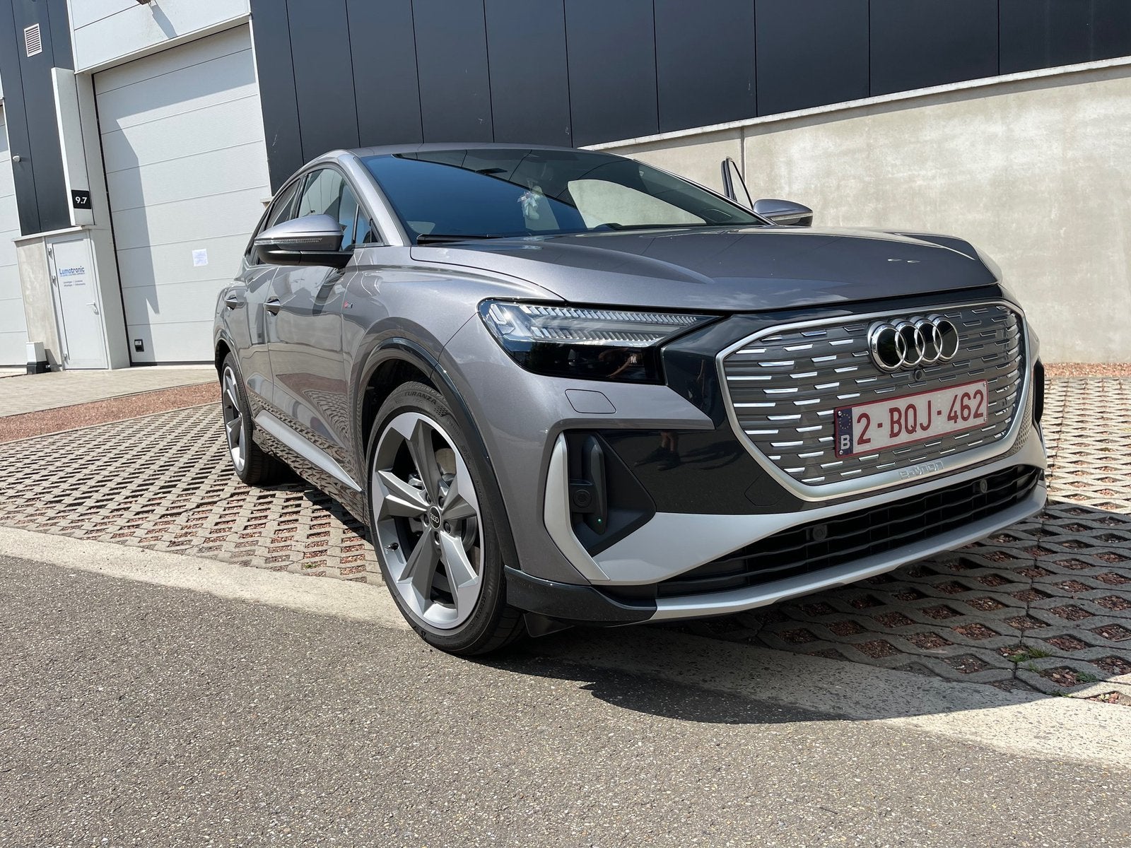 Audi Q4 50 quattro, Autos, Argent ou Gris, Achat, Noir, 5 portes