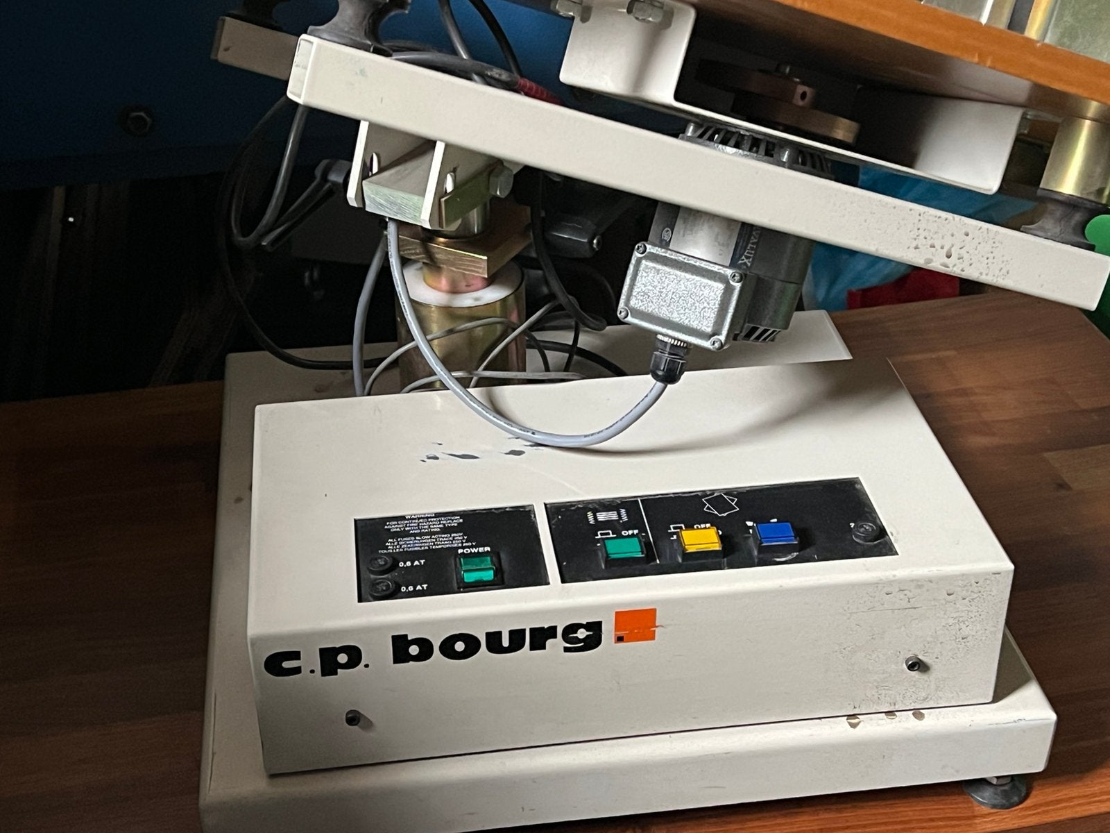 Table vibrante CP-bourg pour calage papiers - imprimerie…, Enlèvement, Comme neuf