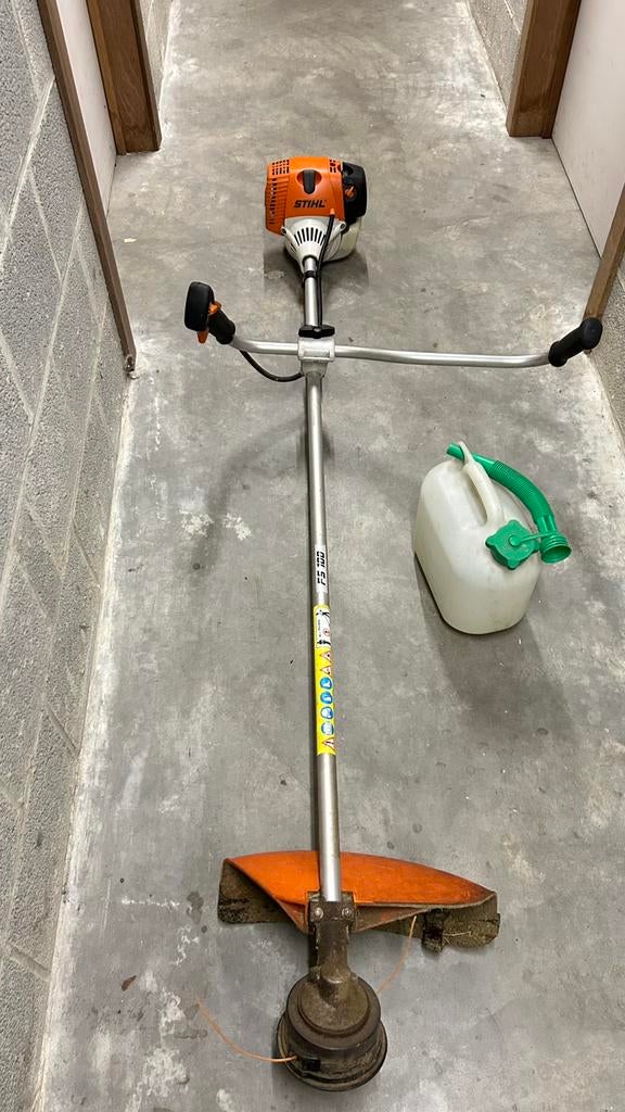 Stihl FS 100 bosmaaier 4-MIX + stuur + harnas + benzinekan, Tuin en Terras, Bosmaaiers, Ophalen, Zo goed als nieuw