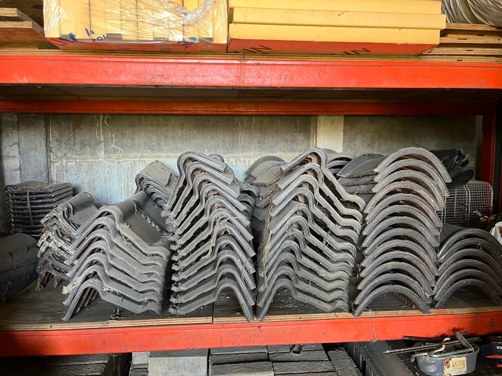 Lot Monier zijgevel, noodboom en nokpannen, Doe-het-zelf en Bouw, Ophalen, Gebruikt, Zwart, Dakpannen