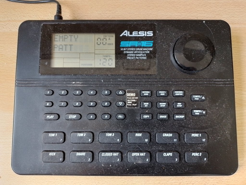 Alesis SR16 drum machine, Musique & Instruments, Batteries électroniques, Enlèvement ou Envoi, Comme neuf