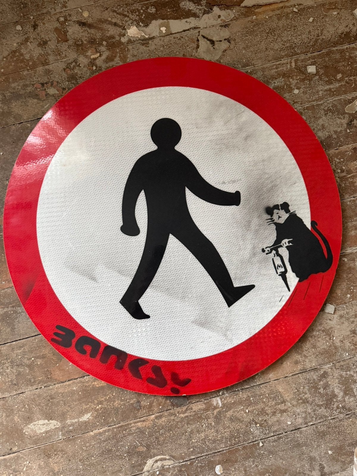 Verkeersbord kunstwerk Banksy Drill Rat, Ophalen