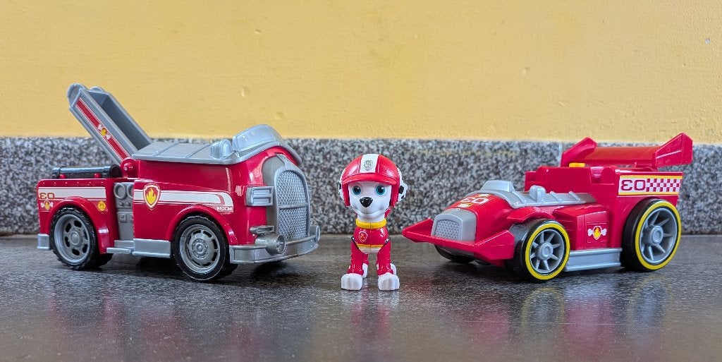 Paw patrol Marchal met race-auto en brandweerwagen, Ophalen of Verzenden, Gebruikt
