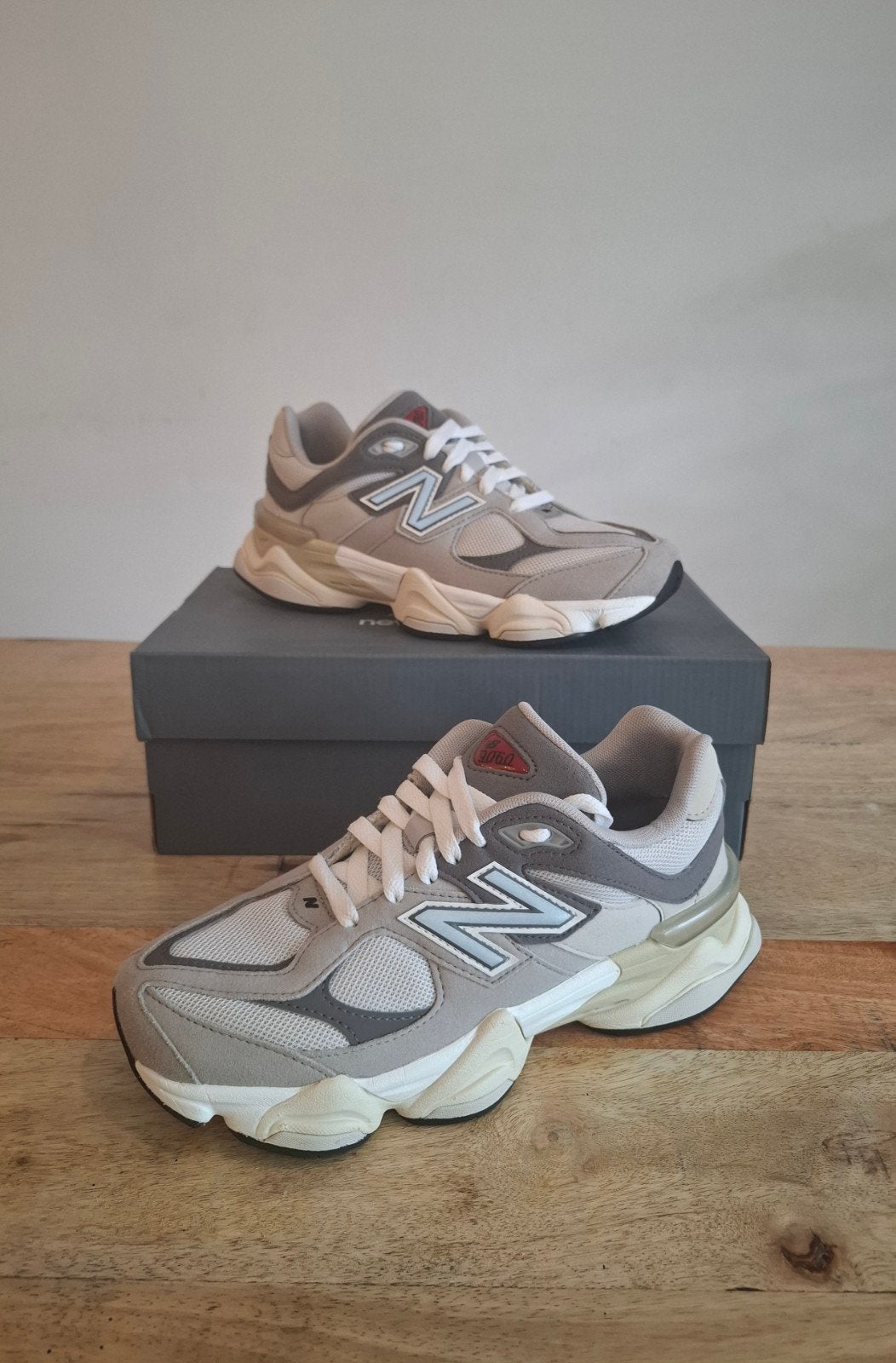 New Balance 9060 Rain Cloud Grey – Maat 38.5 – Topstaat!, Wit, New Balance, Ophalen of Verzenden, Zo goed als nieuw