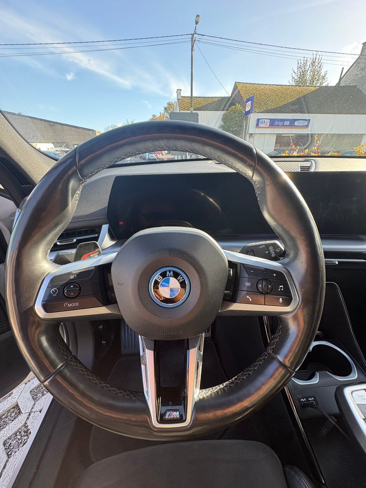BMW IX1 eDrive20 M Sport, Autos, Achat, Alcantara, Noir, 5 portes