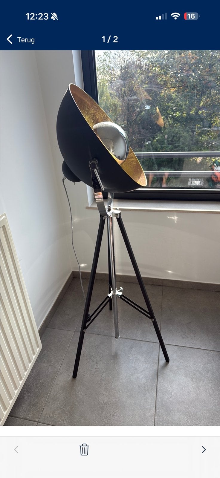 zwart/gouden statieflamp met een bol in het midden, Ophalen, Zo goed als nieuw
