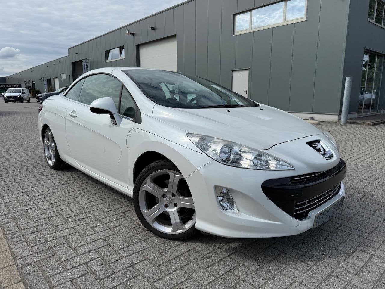 Peugeot 308 Cabrio 1.6 Benzine | Trekhaak | 1 JAAR GARANTIE, Auto's, Voorwielaandrijving, 4 zetels, Gebruikt, 110 kW