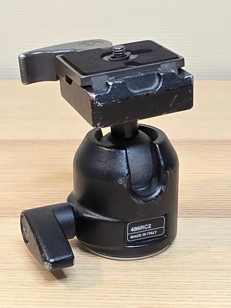 Manfrotto 486RC2 avec 7 plaques d'accouplement, TV, Hi-fi & Vidéo, Enlèvement ou Envoi, Rotule