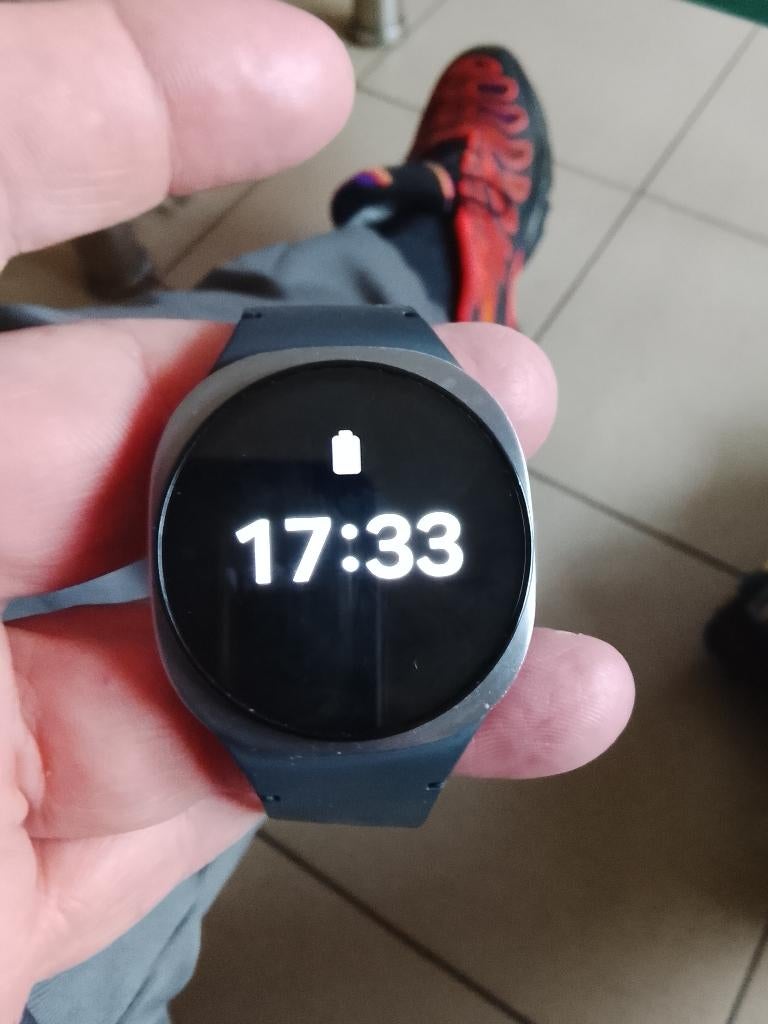 Montre samsung, Handtassen en Accessoires, Smartwatches, Ophalen of Verzenden, Zo goed als nieuw, Samsung, Grijs