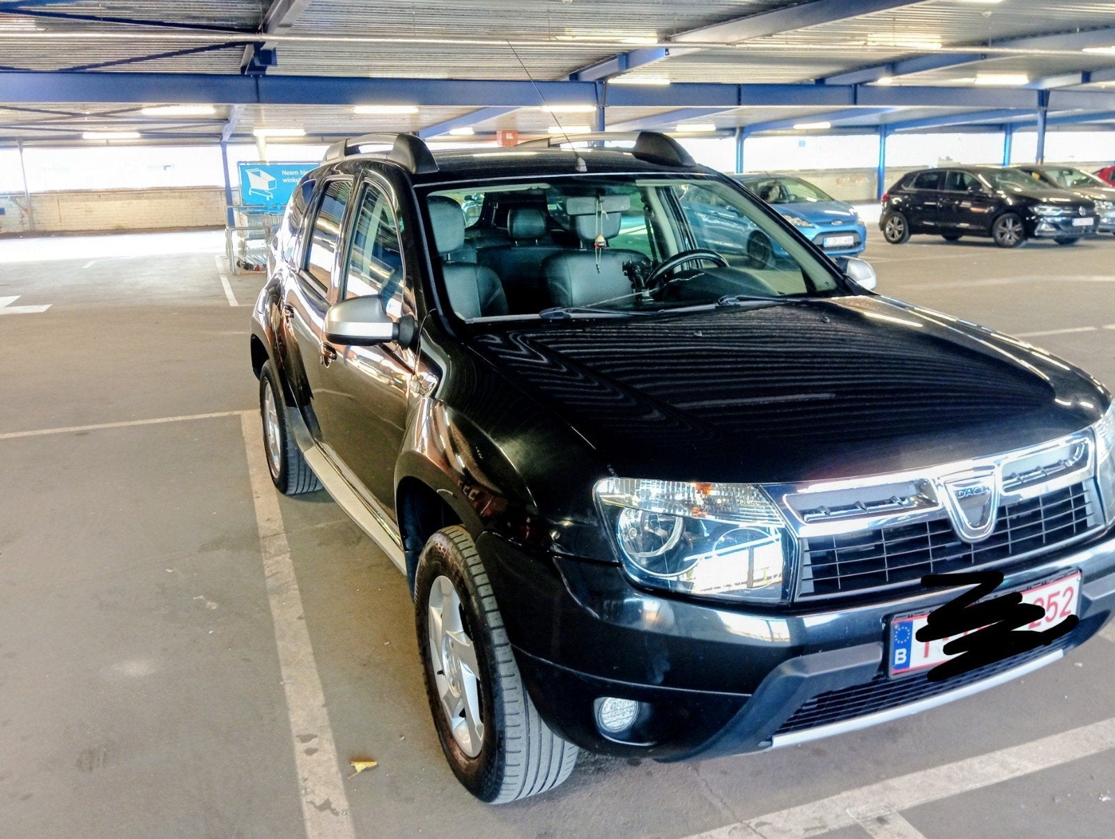 DACIA DUSTER   2012  Benzine 1.6 Airco heel proper 130000k, Auto's, Dacia, Voorwielaandrijving, Zwart, 4 cilinders, Duster
