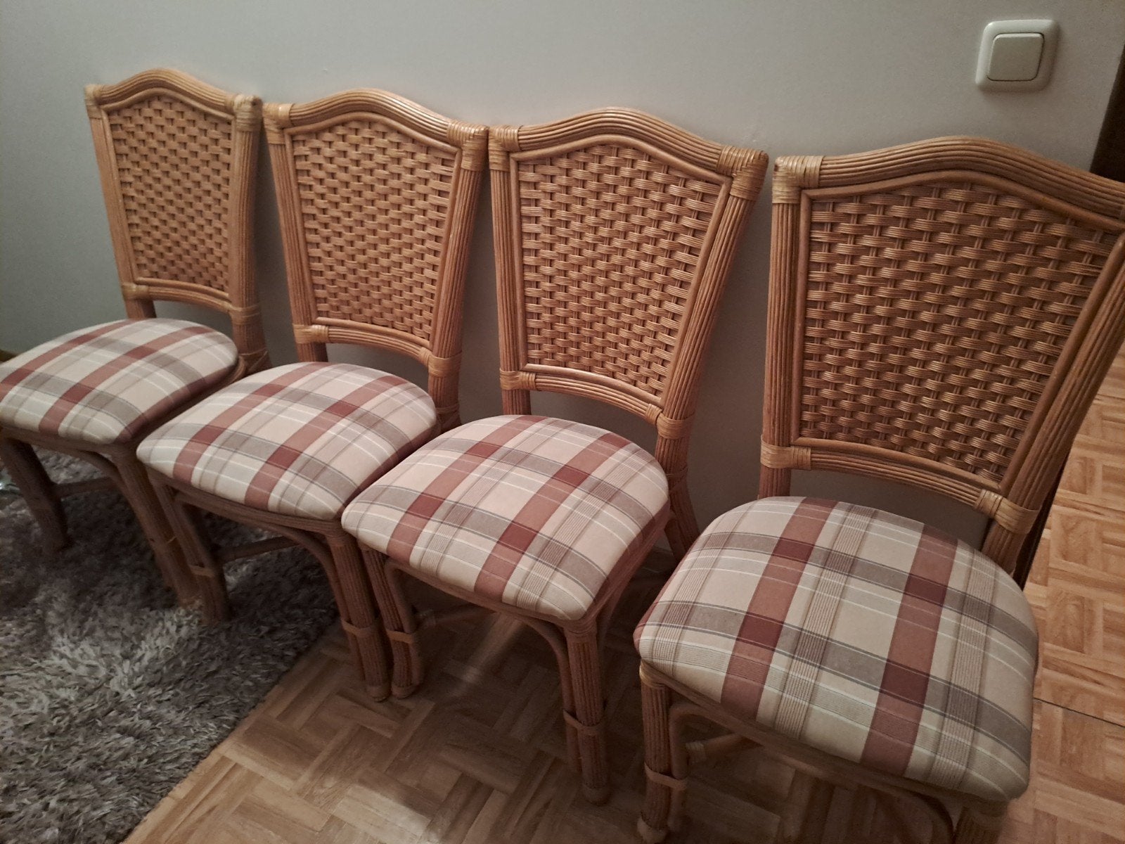 4 stoelen, Ophalen