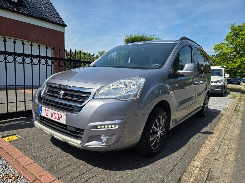 Peugeot Partner Tepee Style 1.2 PureTech, Autos, Peugeot, Euro 6, Entreprise, Garantie prolongée, Boîte manuelle