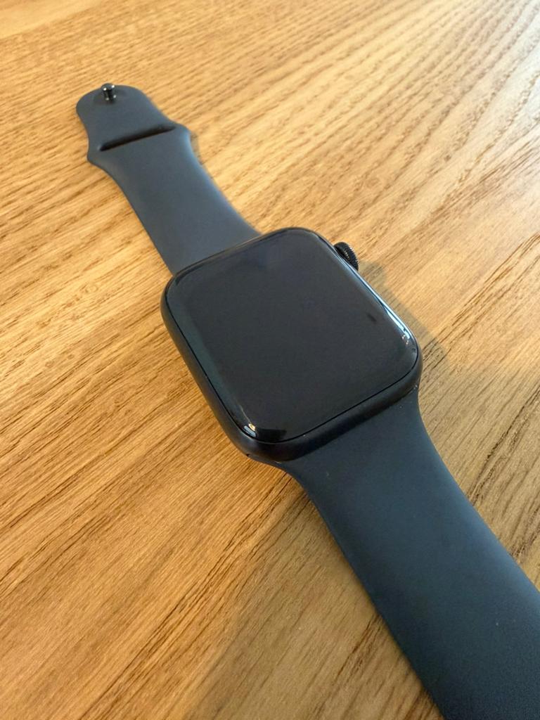 Apple Watch SE2 44mm - Prima staat, Handtassen en Accessoires, Smartwatches, Zwart, IOS, Ophalen of Verzenden, Zo goed als nieuw