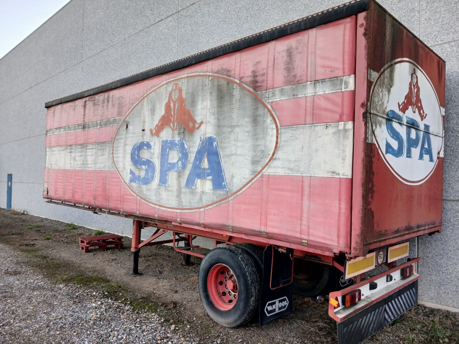 Semi remorque Vanhool SPA oldtimer, Ophalen