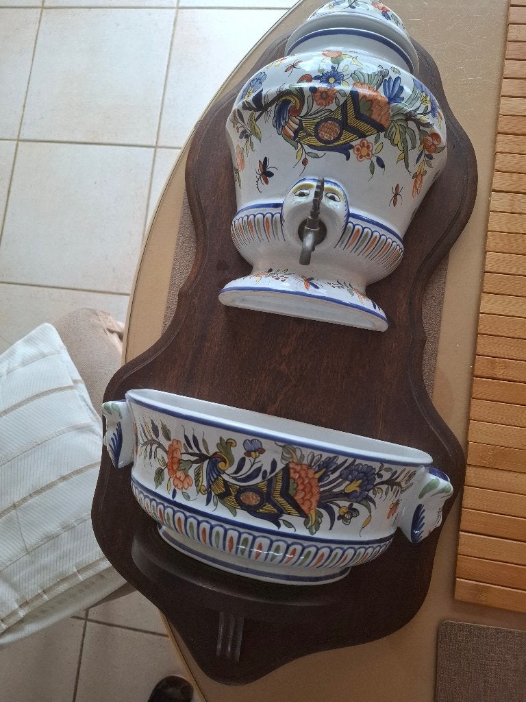 wandfontein van faïence  'Vieux Rouen' decor, Ophalen
