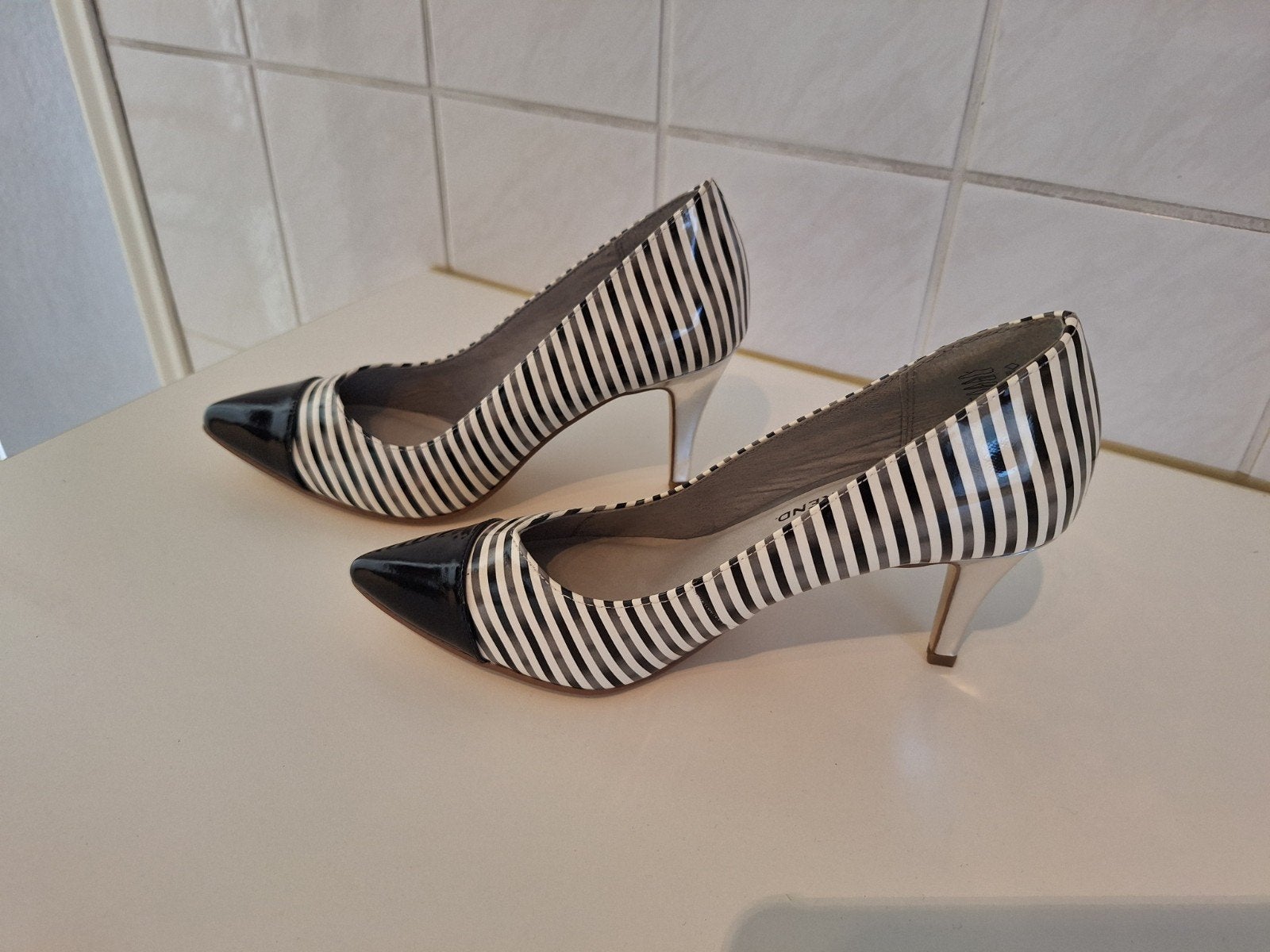 schoenen met hak., Enlèvement, Blanc