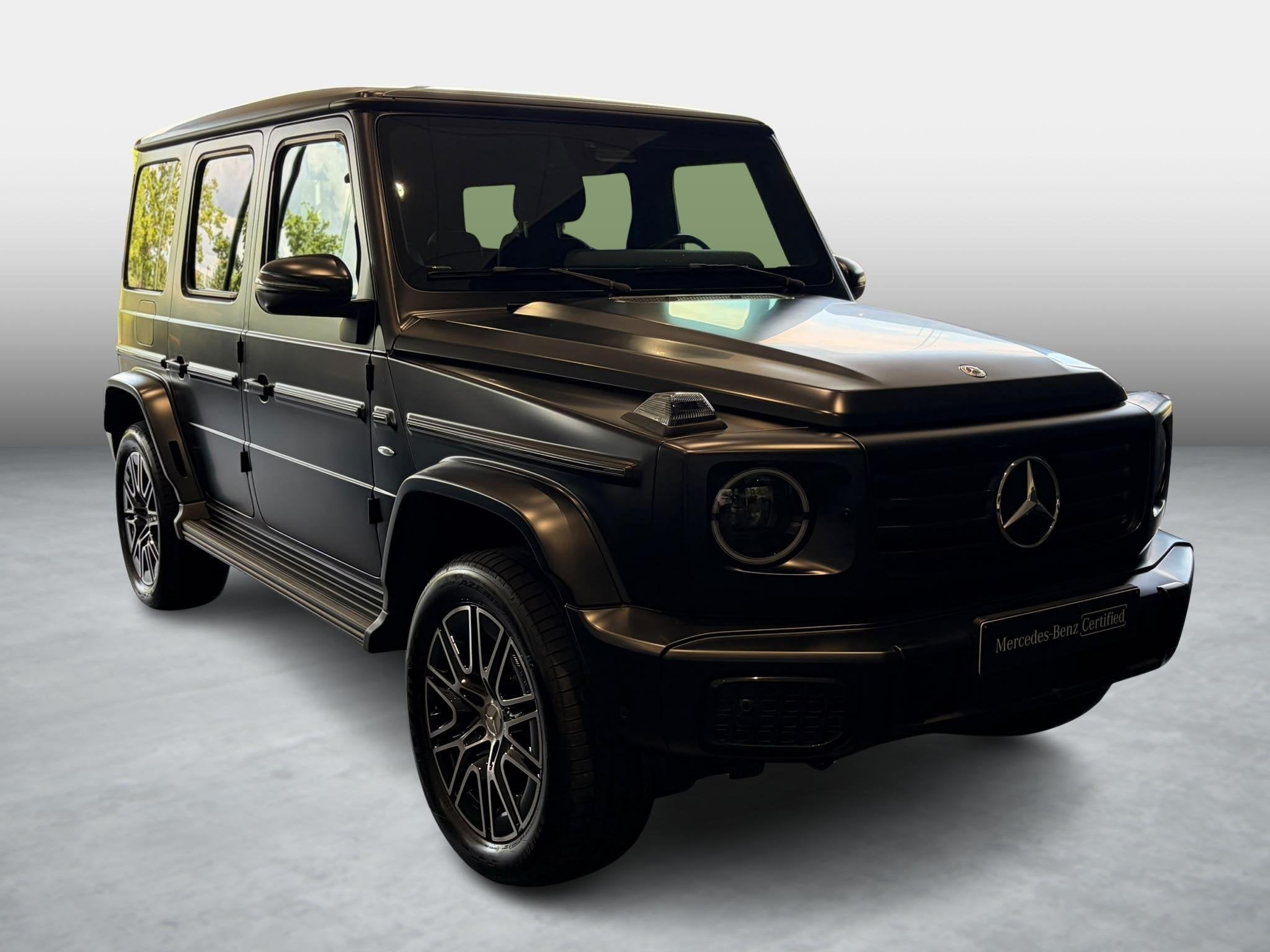 Mercedes-Benz G 580 EQ + AMG LINE + MANUFAKTUR + BURMESTER +, Auto's, Mercedes-Benz, Automaat, Dealer onderhouden, Stof, Gebruikt