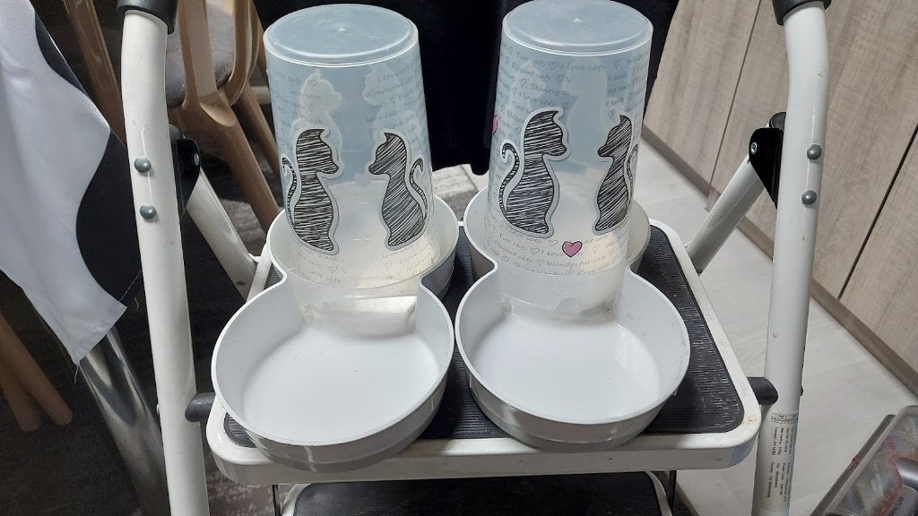 Voeder of drinkbak Cats In Love met leuke print. 1,5l, Ophalen, Zo goed als nieuw