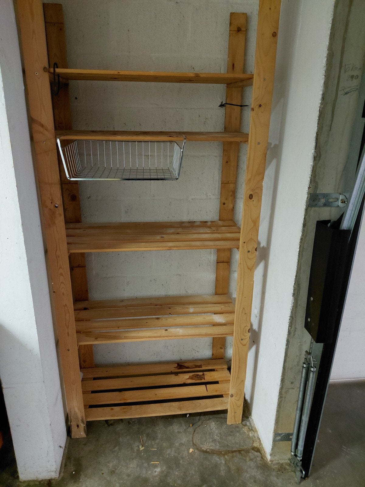 étagère en bois pour le garage ou le sous-sol
80 cm de haut,, Enlèvement
