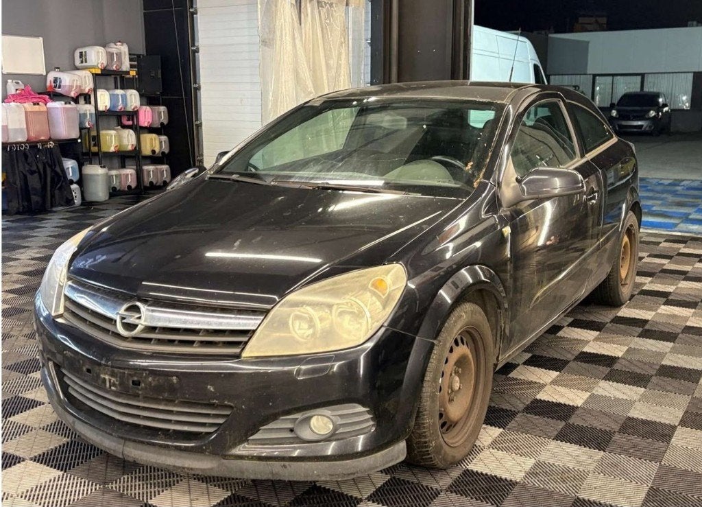 Opel astra GTC 1.9 DTH CDTi Cosmo EXPORT, Auto's, 4 zetels, 110 kW, Zwart, Bedrijf