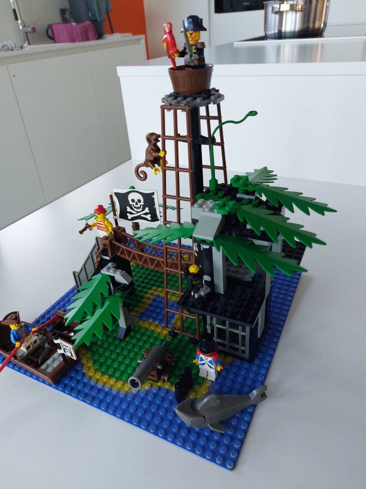 Lego piraten eiland 6270

Vr, Enfants & Bébés, Enlèvement ou Envoi, Complet, Lego