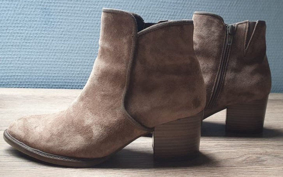 Korte bruine laarsjes Gabor Comfort suède maat 35, Kleding | Dames, Bruin, Lage of Enkellaarzen, Gabor, Ophalen of Verzenden
