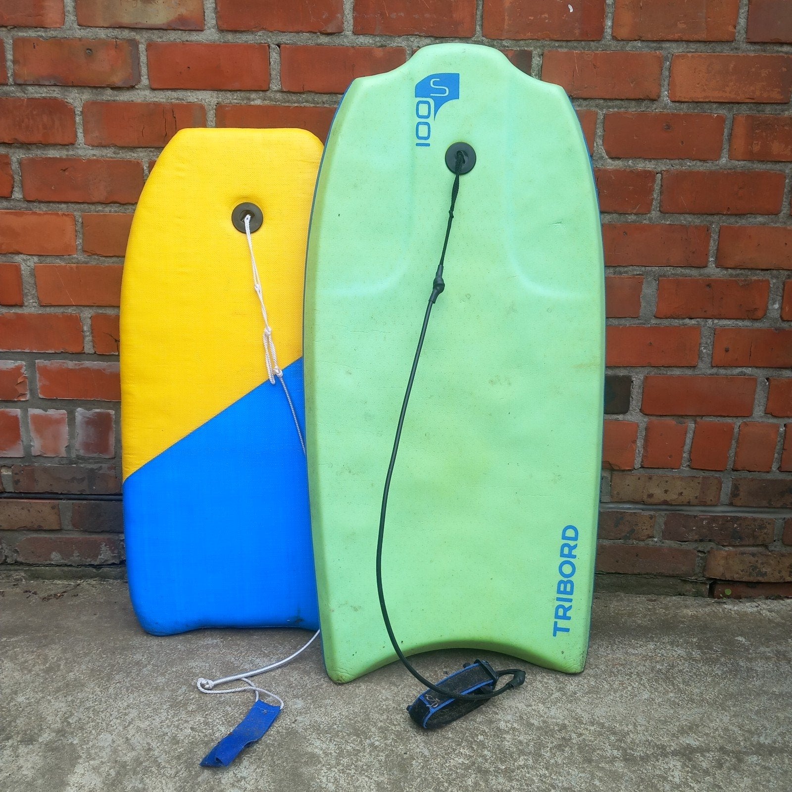 Twee bodyboards in goede staat, Sports nautiques & Bateaux, Planche à voile sur vague, Enlèvement