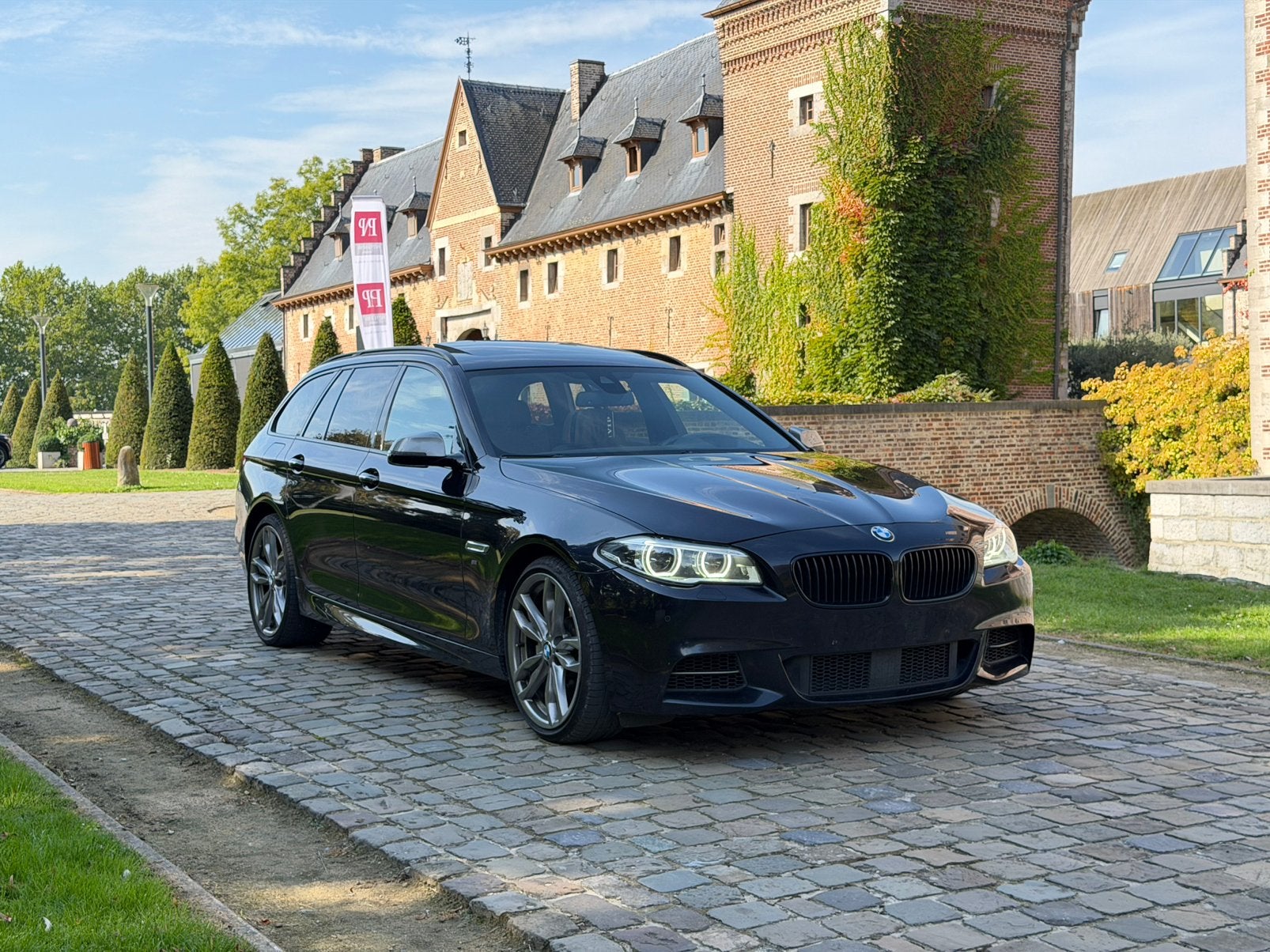 BMW M550d LCI *PANO*H&K*FULL LED*CARBON*FULL OPTION*HUD*EU6b, Auto's, Automaat, Euro 6, Blauw, Dealer onderhouden