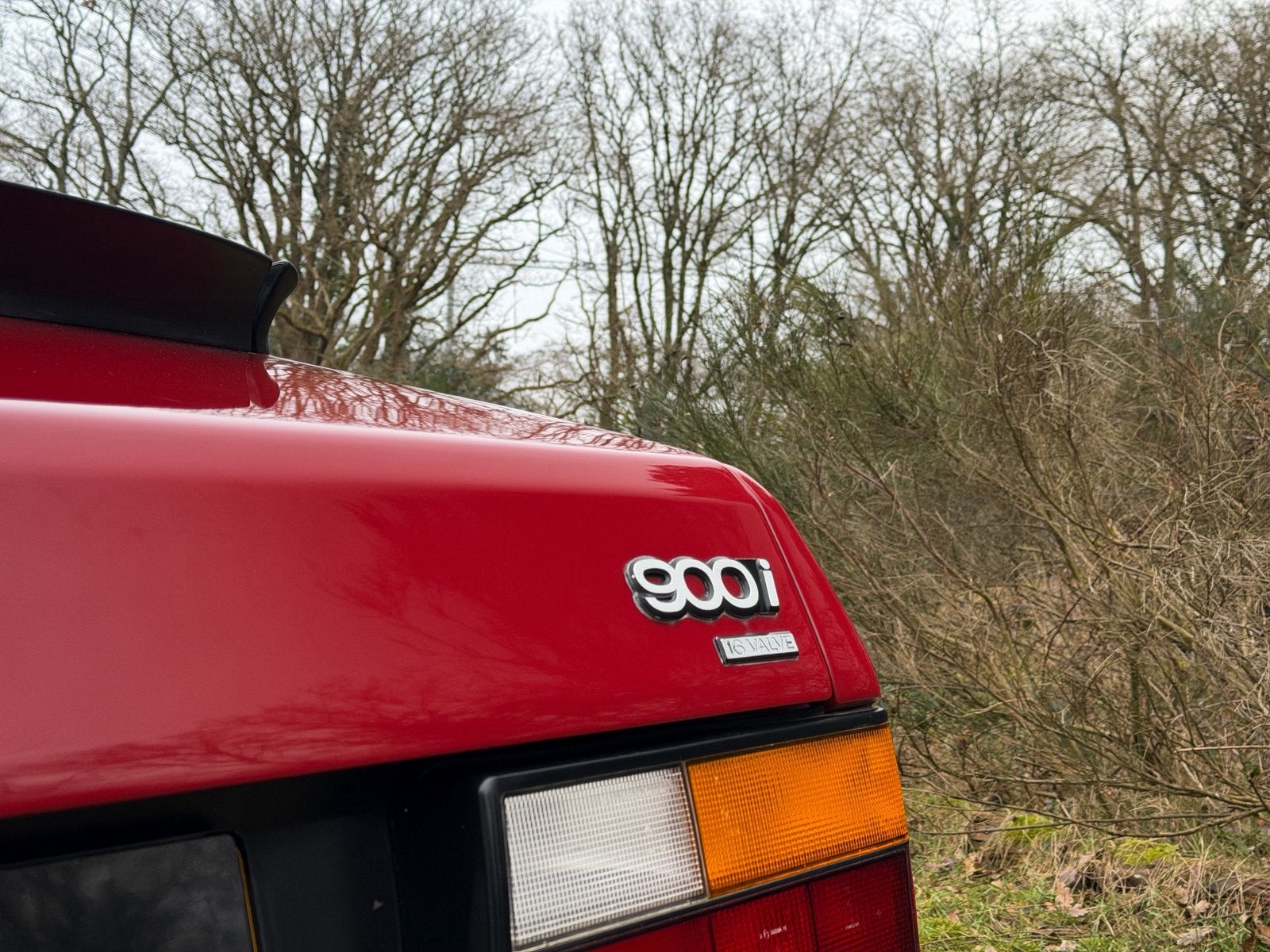 Saab 900 Cabriolet 2.0i 16V | Cherry Red | Oldtimer, Auto's, Voorwielaandrijving, 4 zetels, Zwart, 4 cilinders