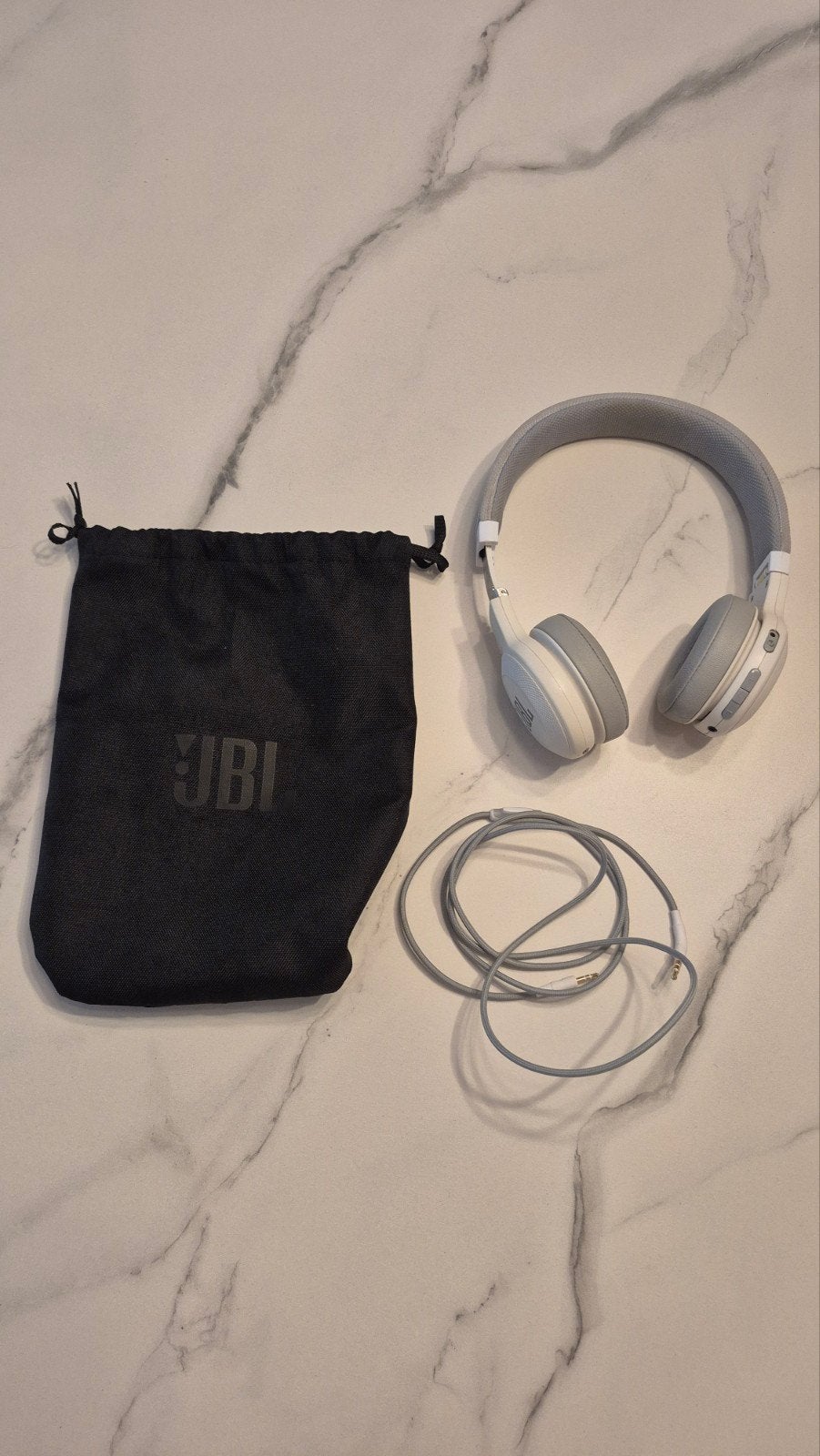 Hoofdtelefoon JBL wit te koop., Audio, Tv en Foto, Hoofdtelefoons, Gebruikt, Bluetooth, Op oor (supra aural), Ophalen